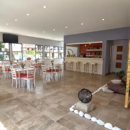 Hotel de apartamente Two Brothers & Apts 3*